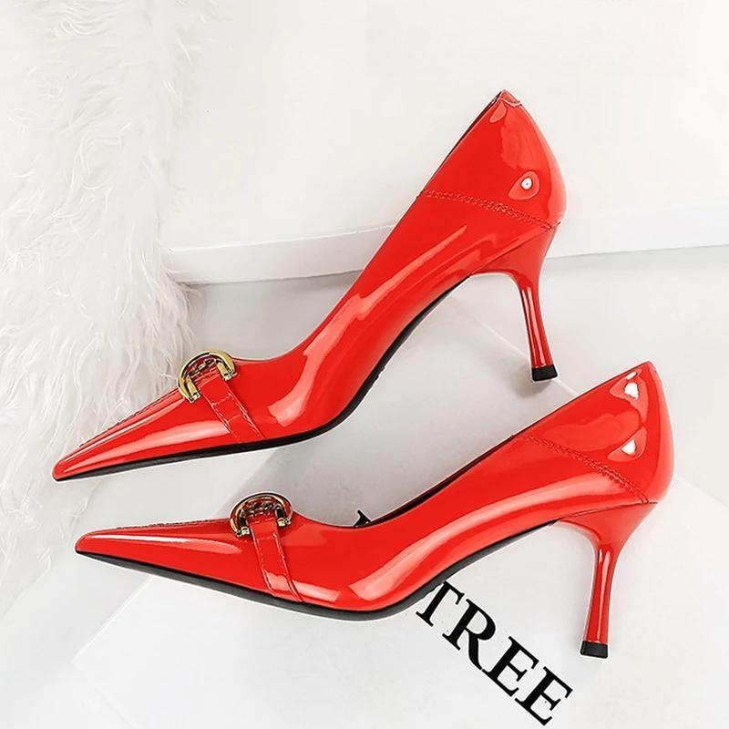 7cm Heels Metal Buckle Women Pumps in Patent Leather Kitten Style