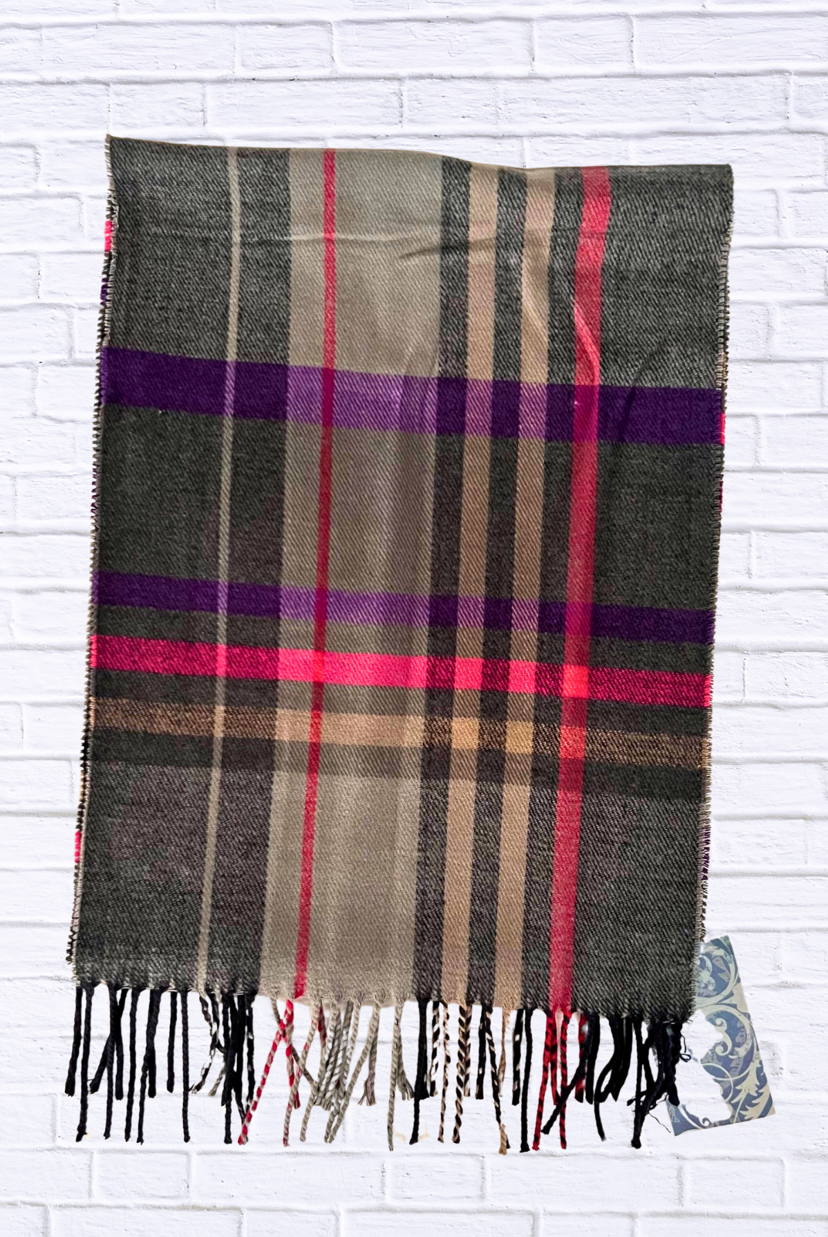 Chic Plaid Scarf _ Cozy, Trendy, and Timeless Style
