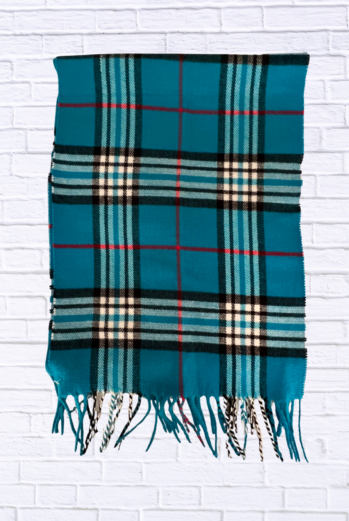 Chic Plaid Scarf _ Cozy, Trendy, and Timeless Style