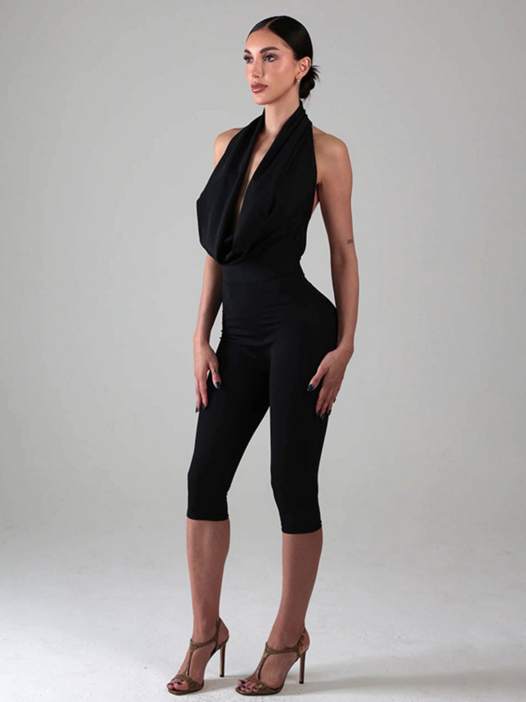 A Halter Neckline And Bare Back Tight-fitting Ropes Jumpsuits