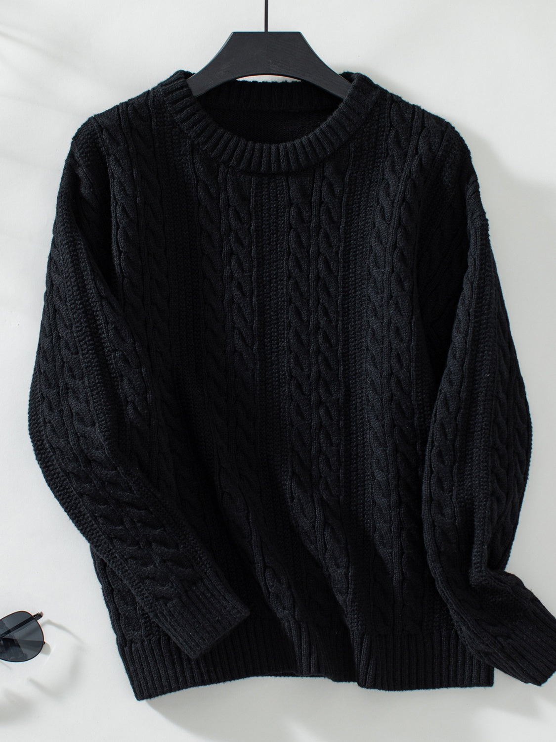 | Long-sleeved cable-knit sweater, crew neck