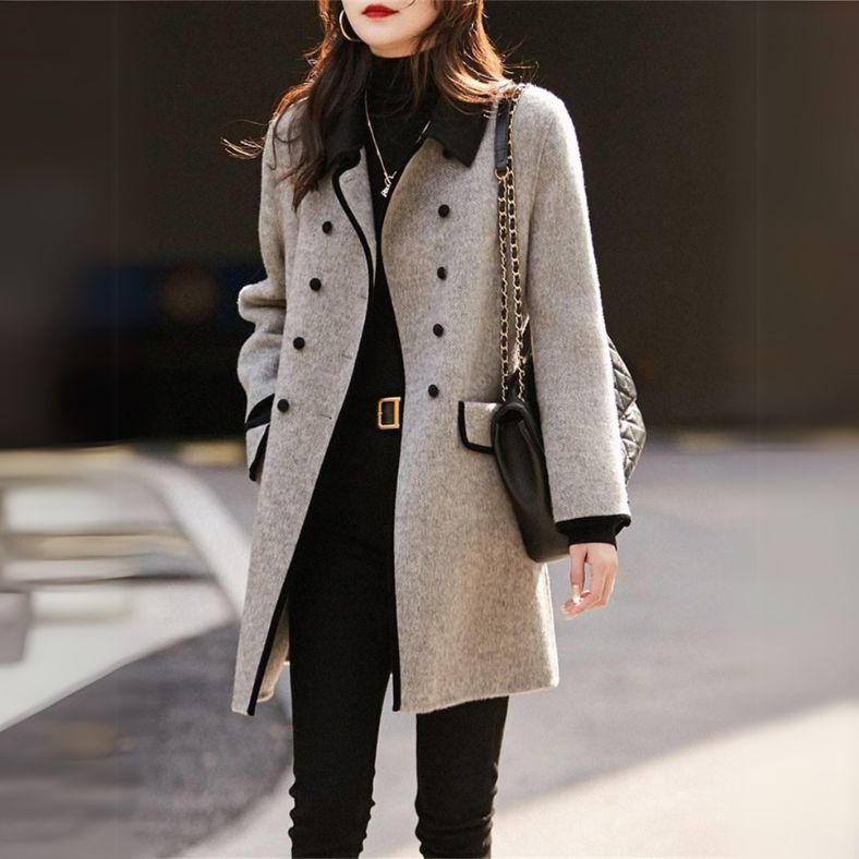 | Long women's coat with button closure