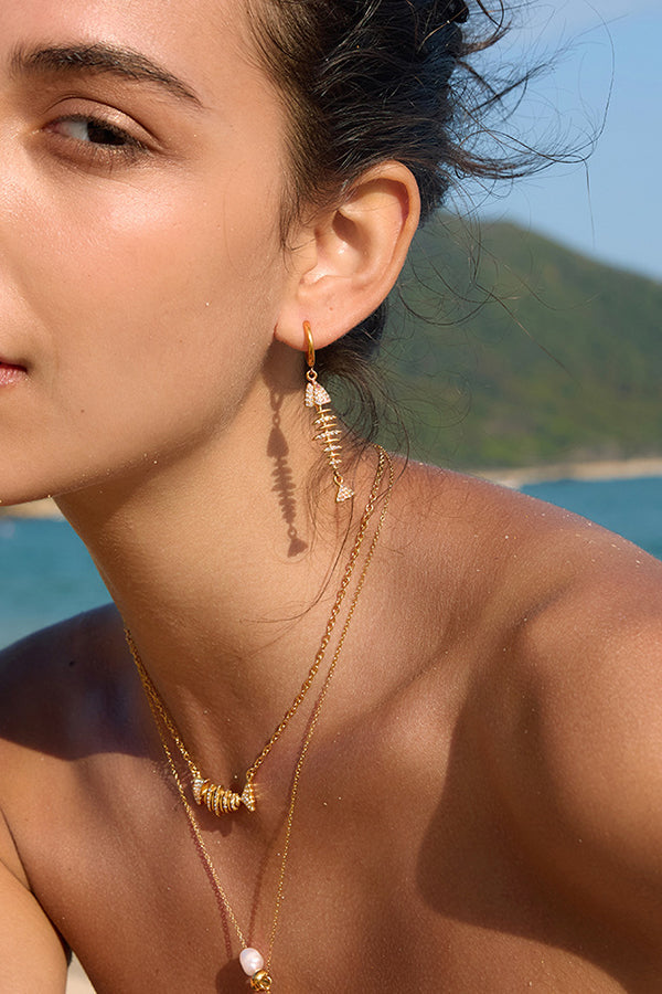 Stylish Rhinestone-accented Fishbone Stud Earrings and Necklace