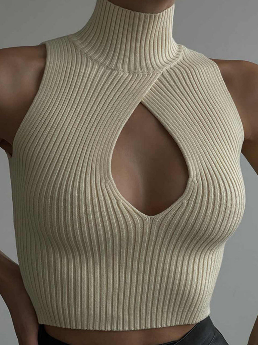 High-necked Sleeveless Openwork Chest Knitted Rib Cropped Vest