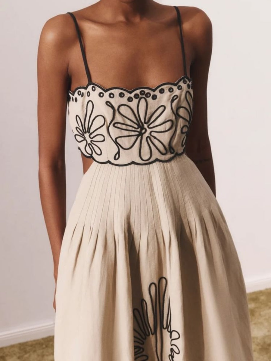 Black And White Color-blocked Maxi Dress With Flared Flared Neckline