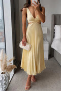 Nina Timeless Pleated Dress with a Neckline Chic Silhouette Collection