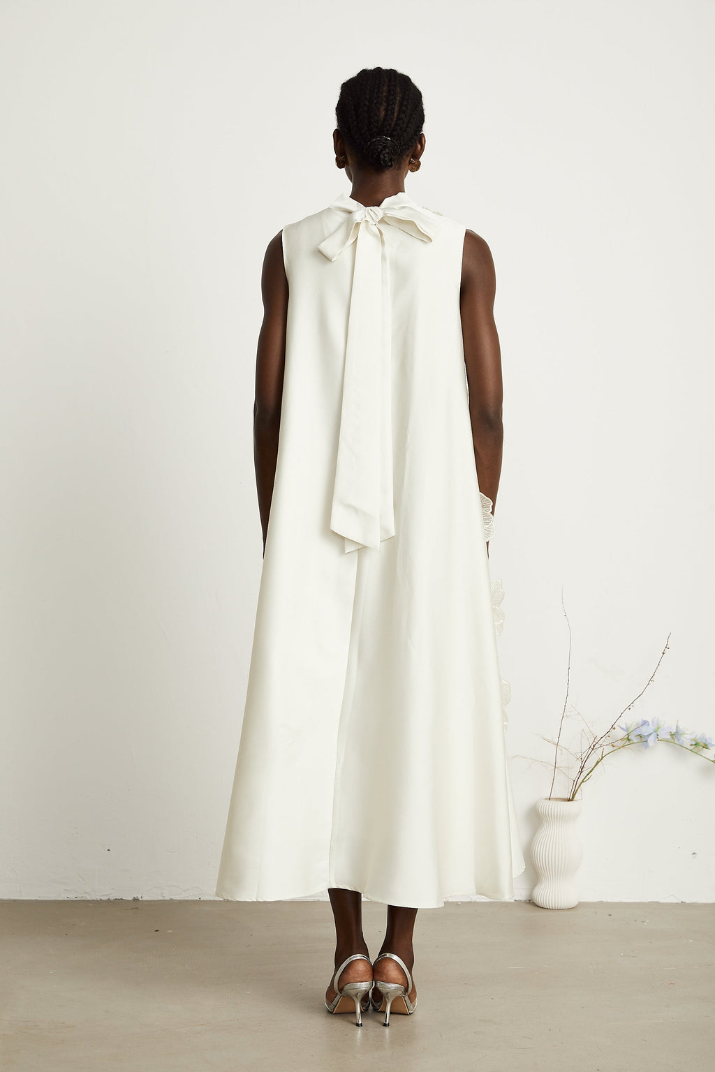 _milie sleeveless floral-applique midi dress in White