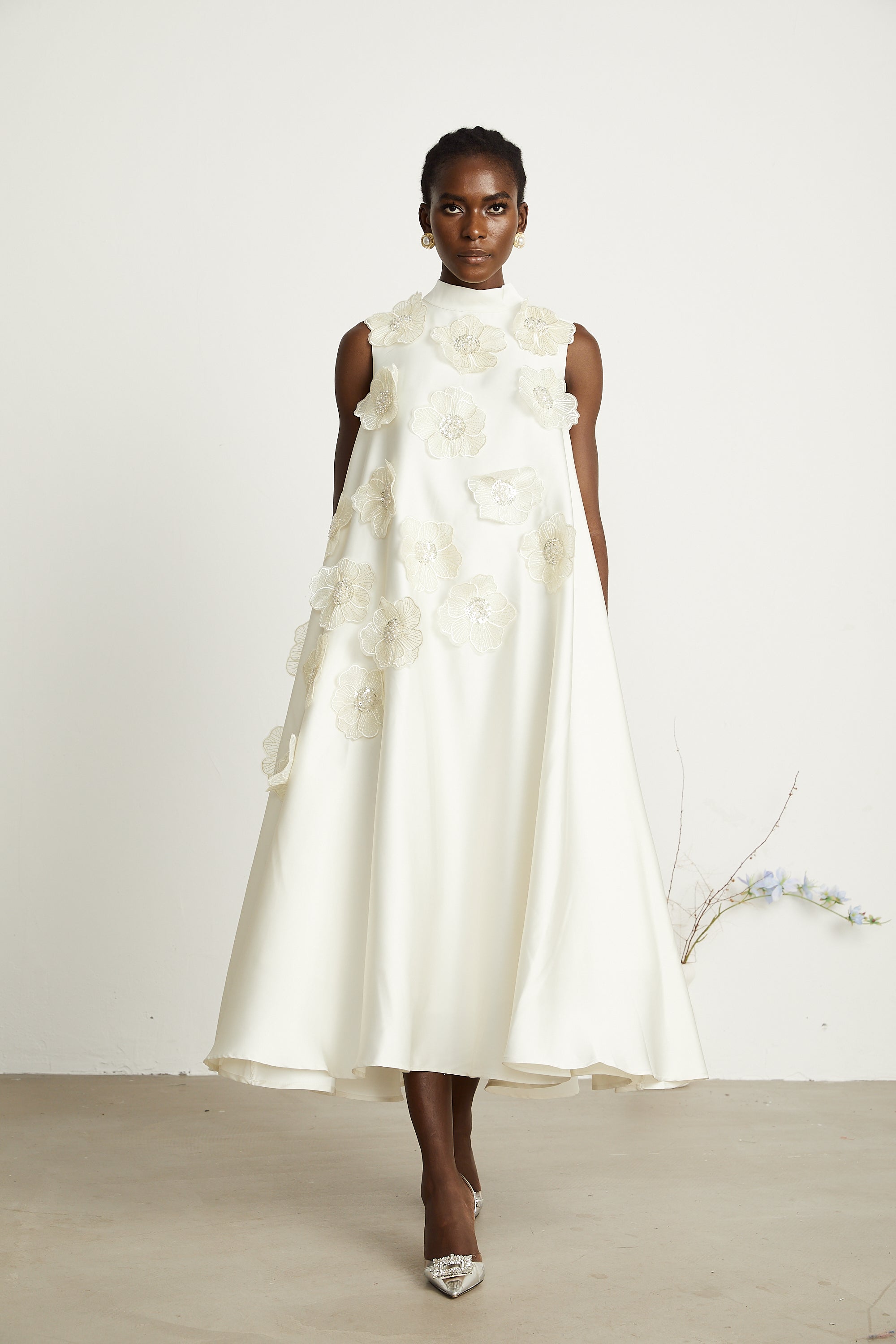_milie sleeveless floral-applique midi dress in White