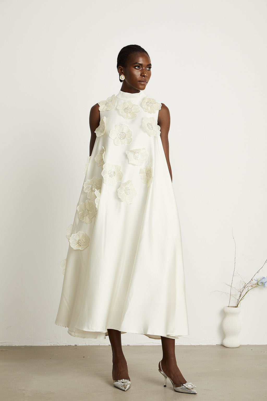 _milie sleeveless floral-applique midi dress in White