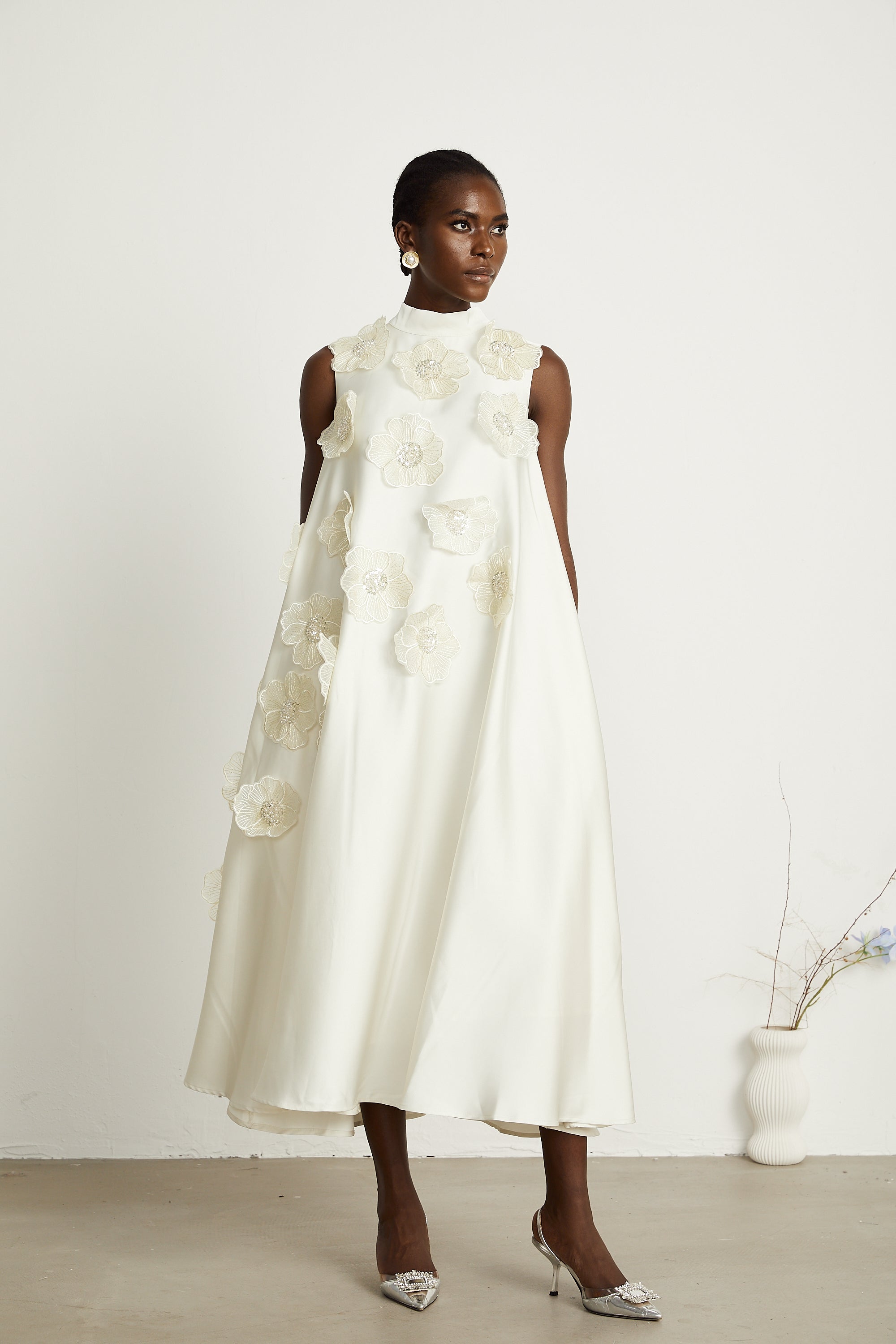 _milie sleeveless floral-applique midi dress in White