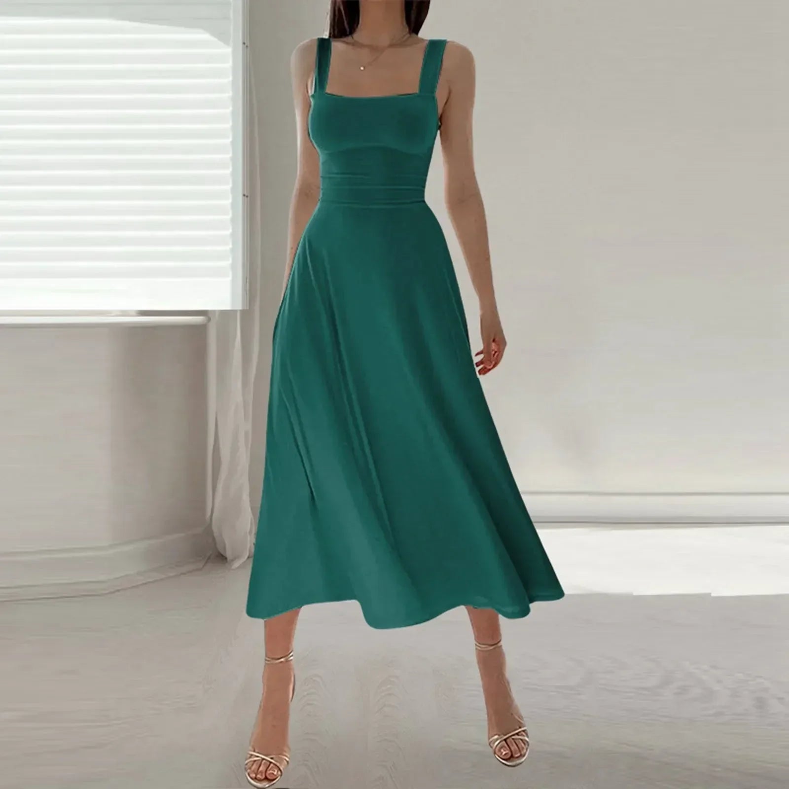 Querida Chic Dress with Square Neckline Premium Wardrobe Essential