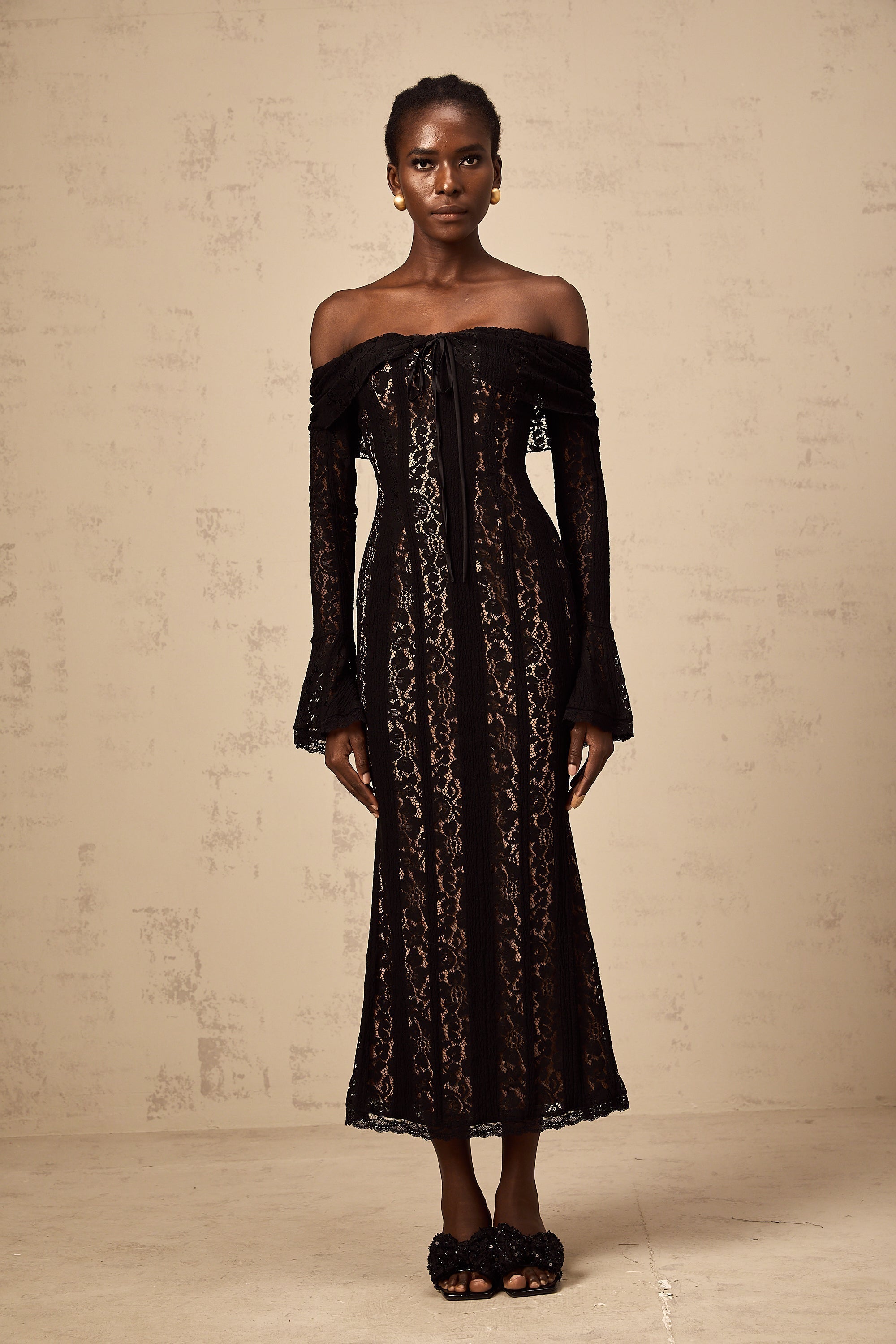 _meline floral lace flared-cuff midi dress in Black