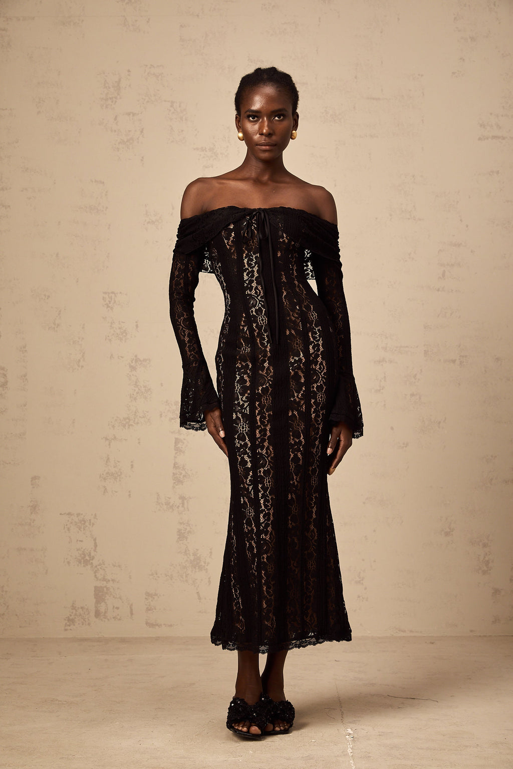 _meline floral lace flared-cuff midi dress in Black