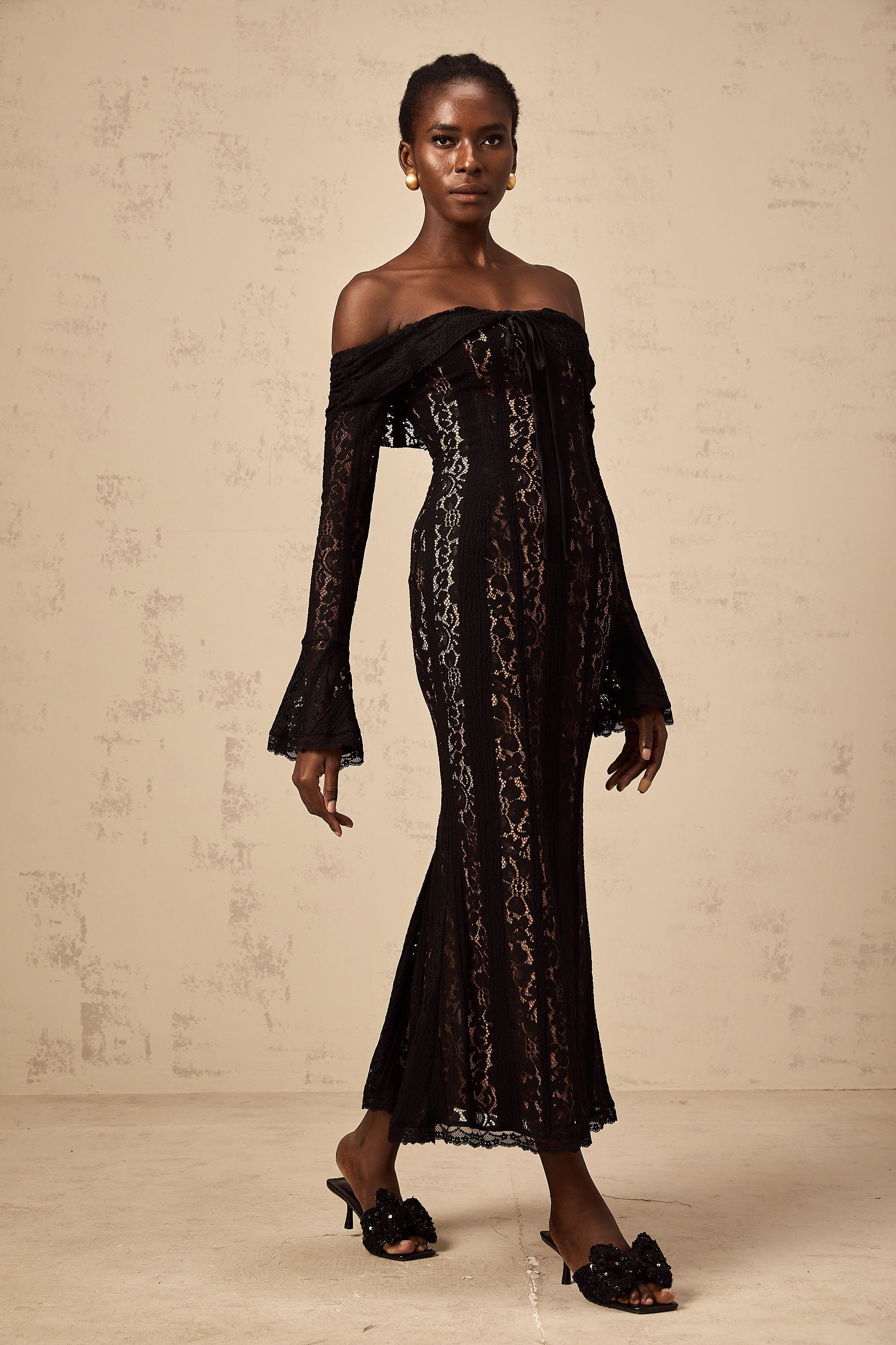 _meline floral lace flared-cuff midi dress in Black