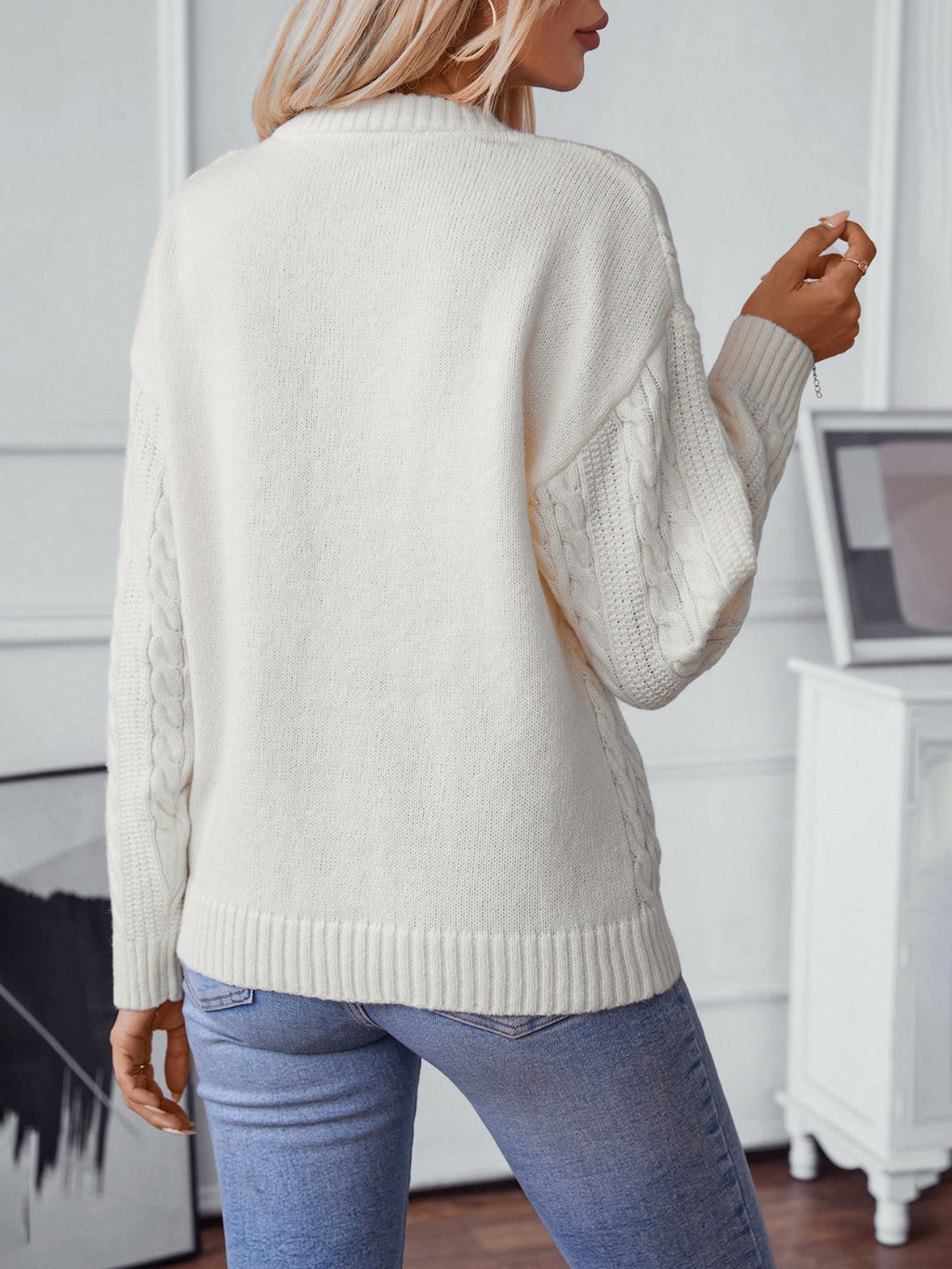 | Long-sleeved cable-knit sweater, crew neck