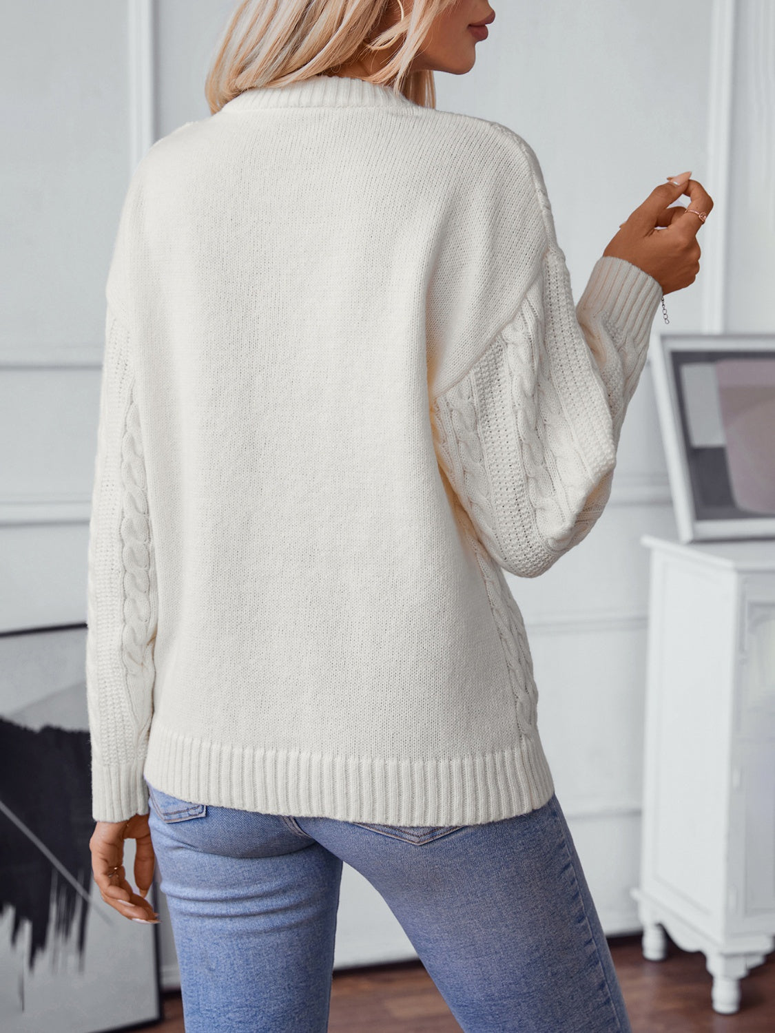 | Long-sleeved cable-knit sweater, crew neck