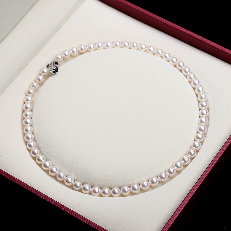Sophisticated pearl necklaces