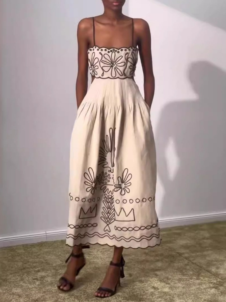 Black And White Color-blocked Maxi Dress With Flared Flared Neckline