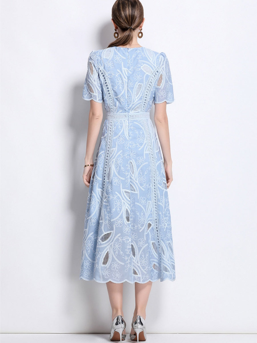 Retro Heavy-duty Hollowed-out Embroidered Round Neck Waist-cinching Short-sleeved Dress