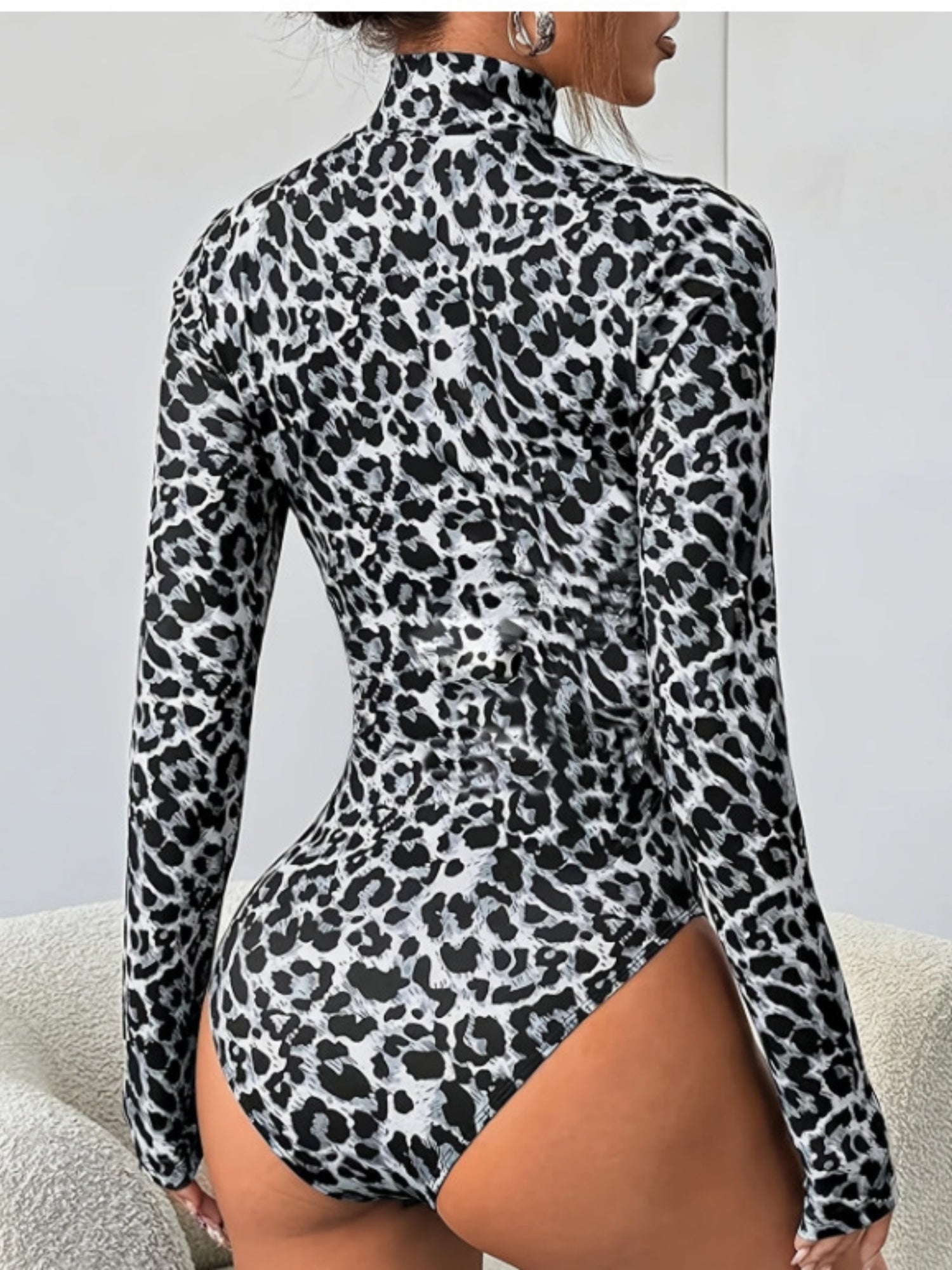 Leopard Print High-necked Long-sleeved Bodysuits