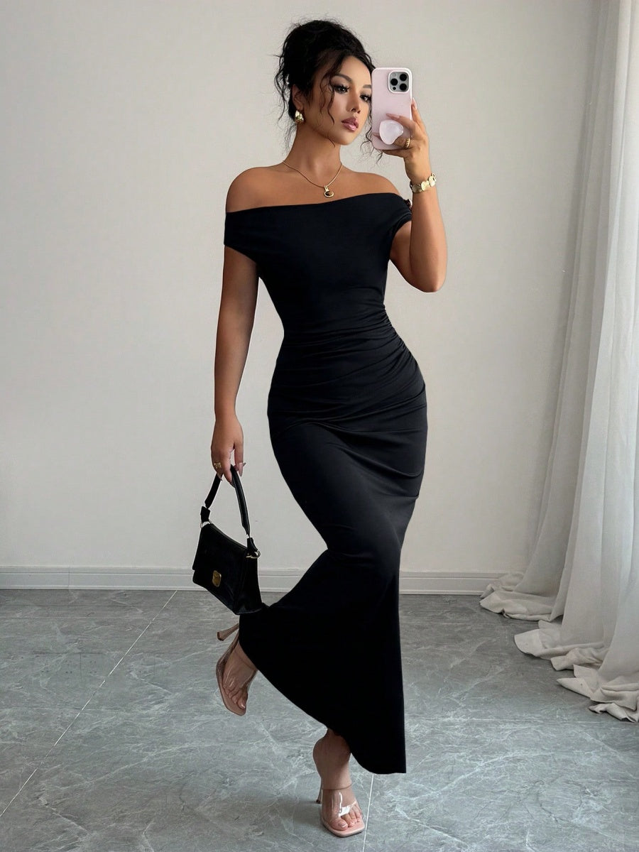 Off-shoulder Off Shoulder Pleated Metal Buckle Maxi Dresses
