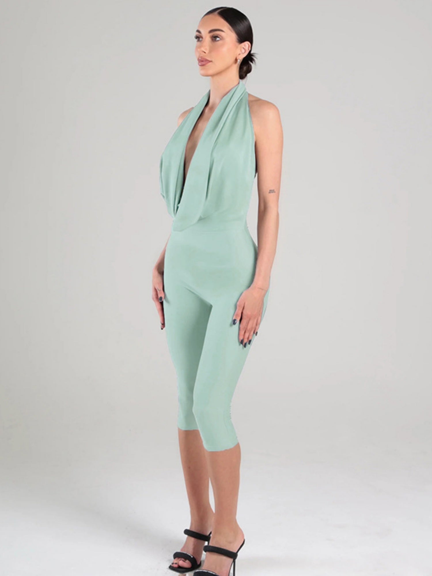 A Halter Neckline And Bare Back Tight-fitting Ropes Jumpsuits