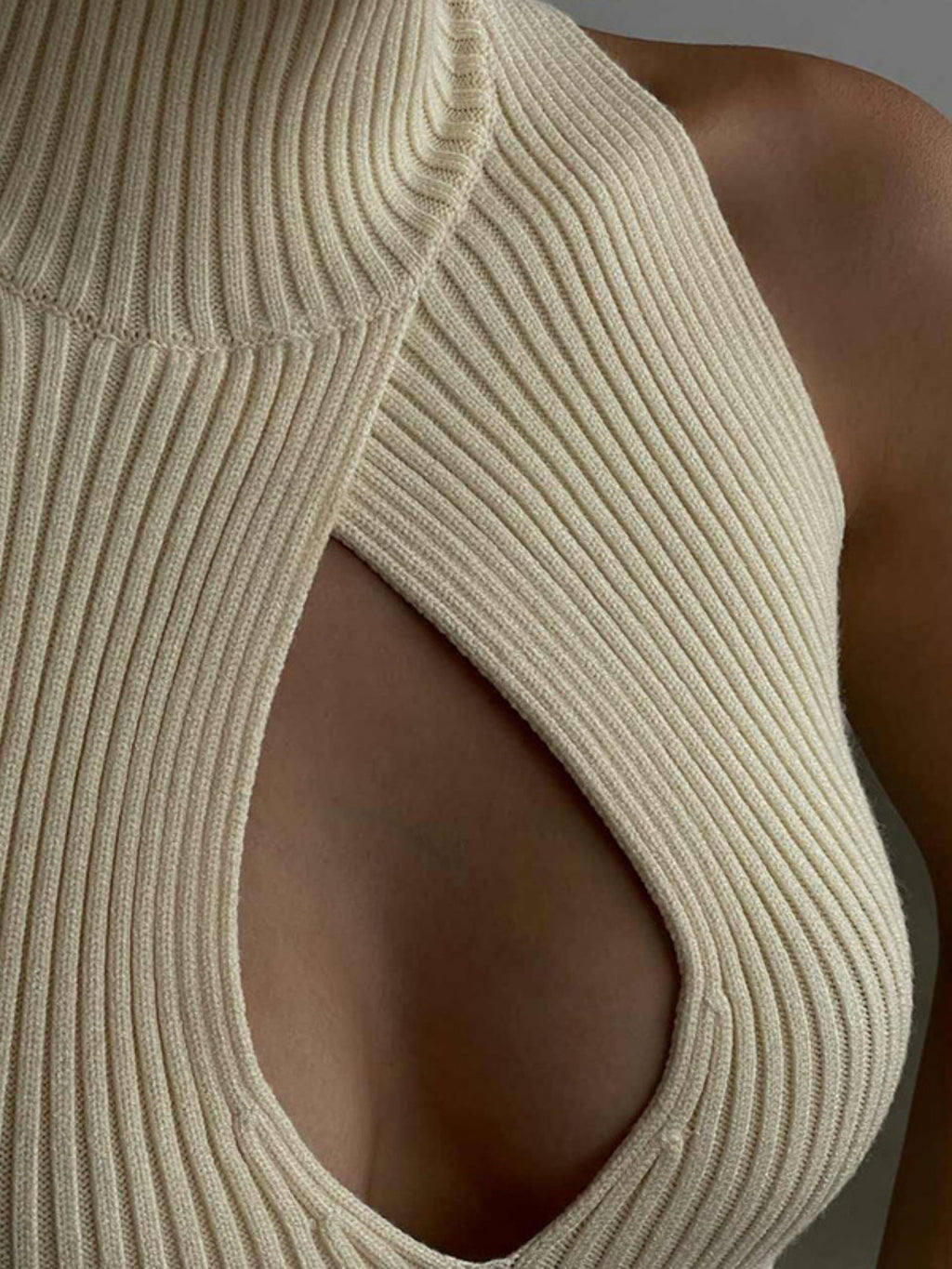 High-necked Sleeveless Openwork Chest Knitted Rib Cropped Vest
