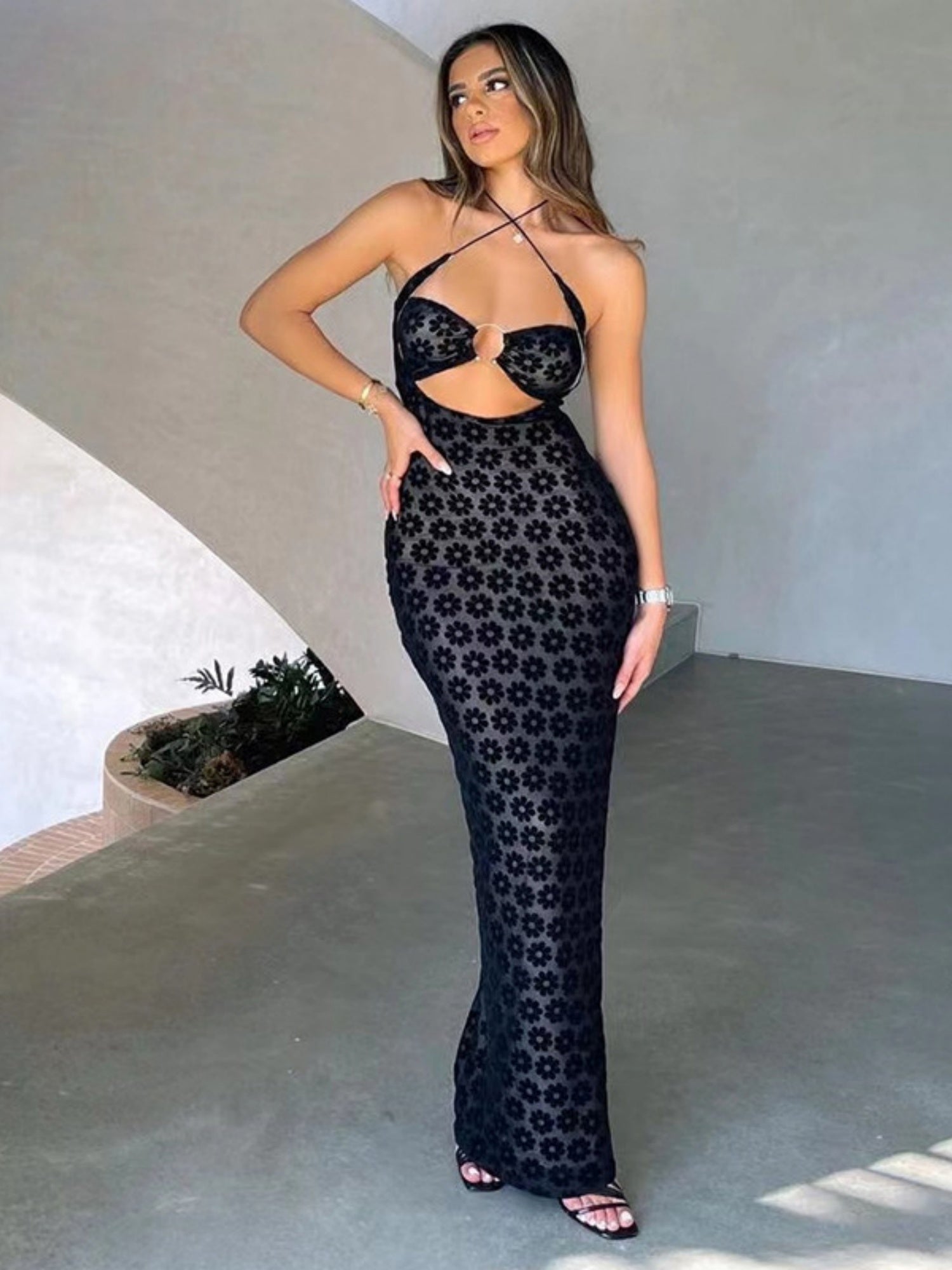 Flowers Hollow Out Metal Ring Halter Neck And Backless Maxi Dresses