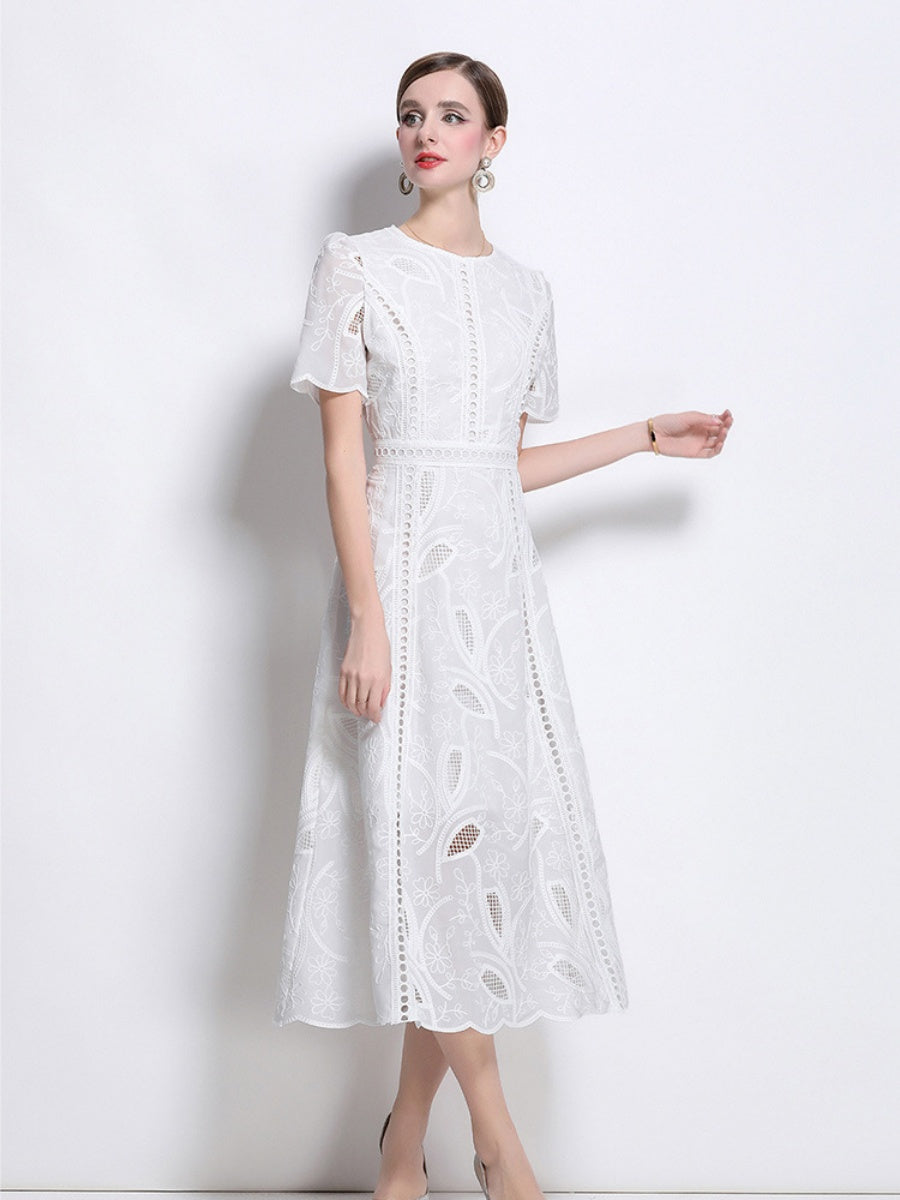 Retro Heavy-duty Hollowed-out Embroidered Round Neck Waist-cinching Short-sleeved Dress