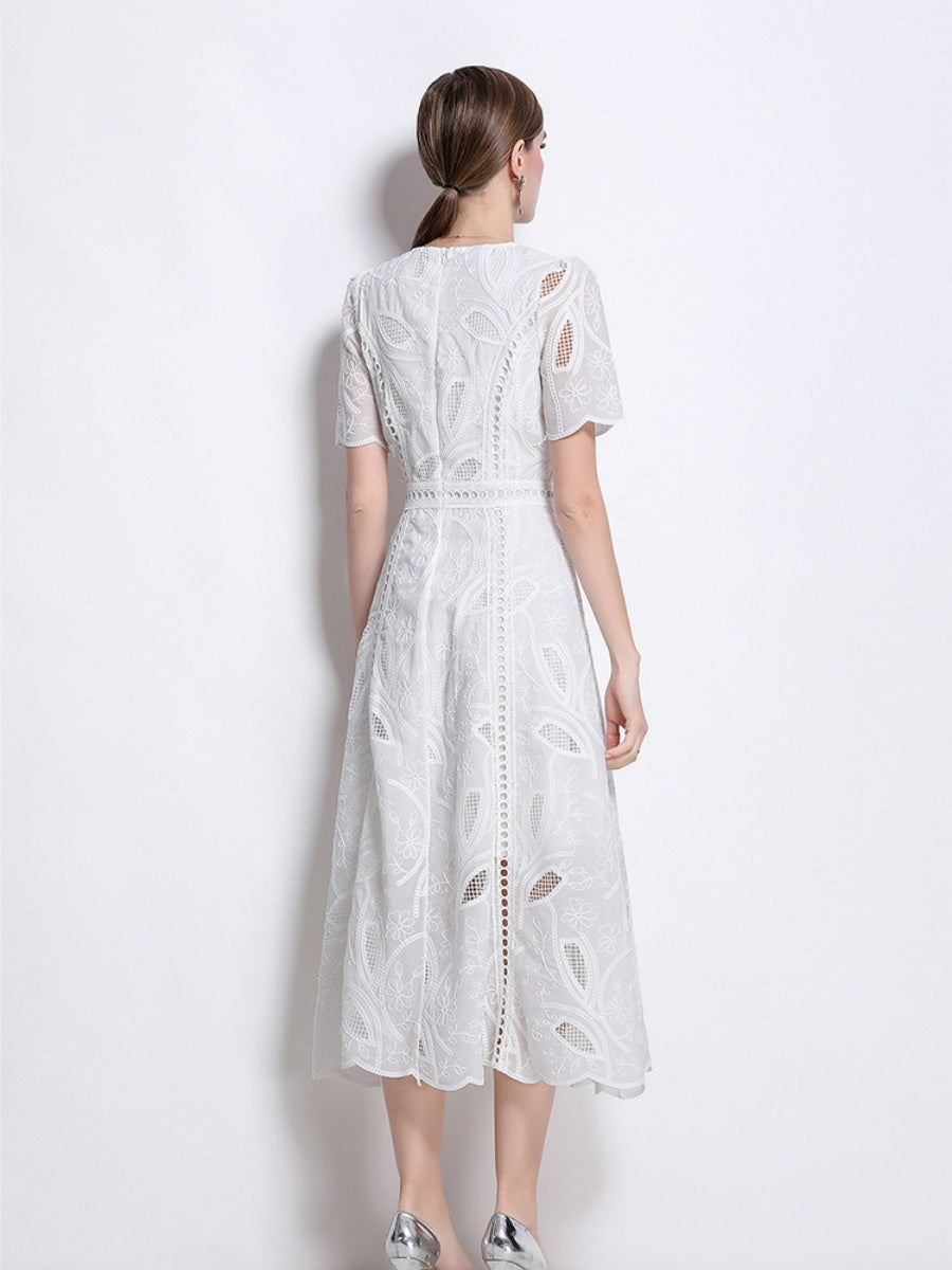 Retro Heavy-duty Hollowed-out Embroidered Round Neck Waist-cinching Short-sleeved Dress