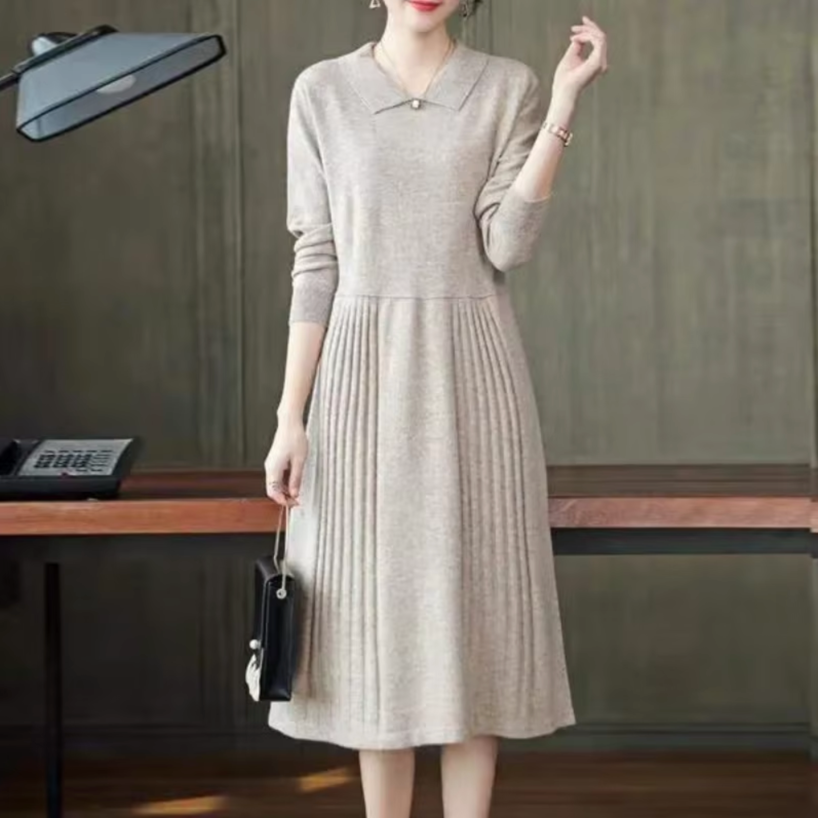 | Knitted dress with collar