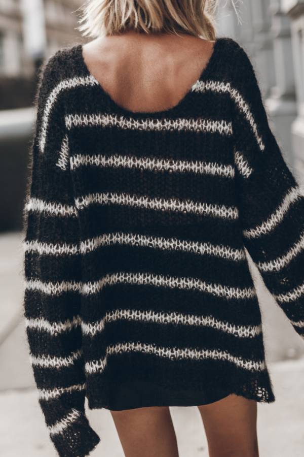 | Loose knit sweater with fluffy stripes