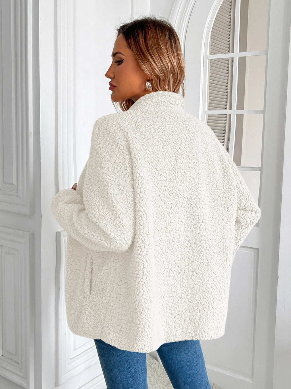 | Fluffy jacket with long sleeves and zip