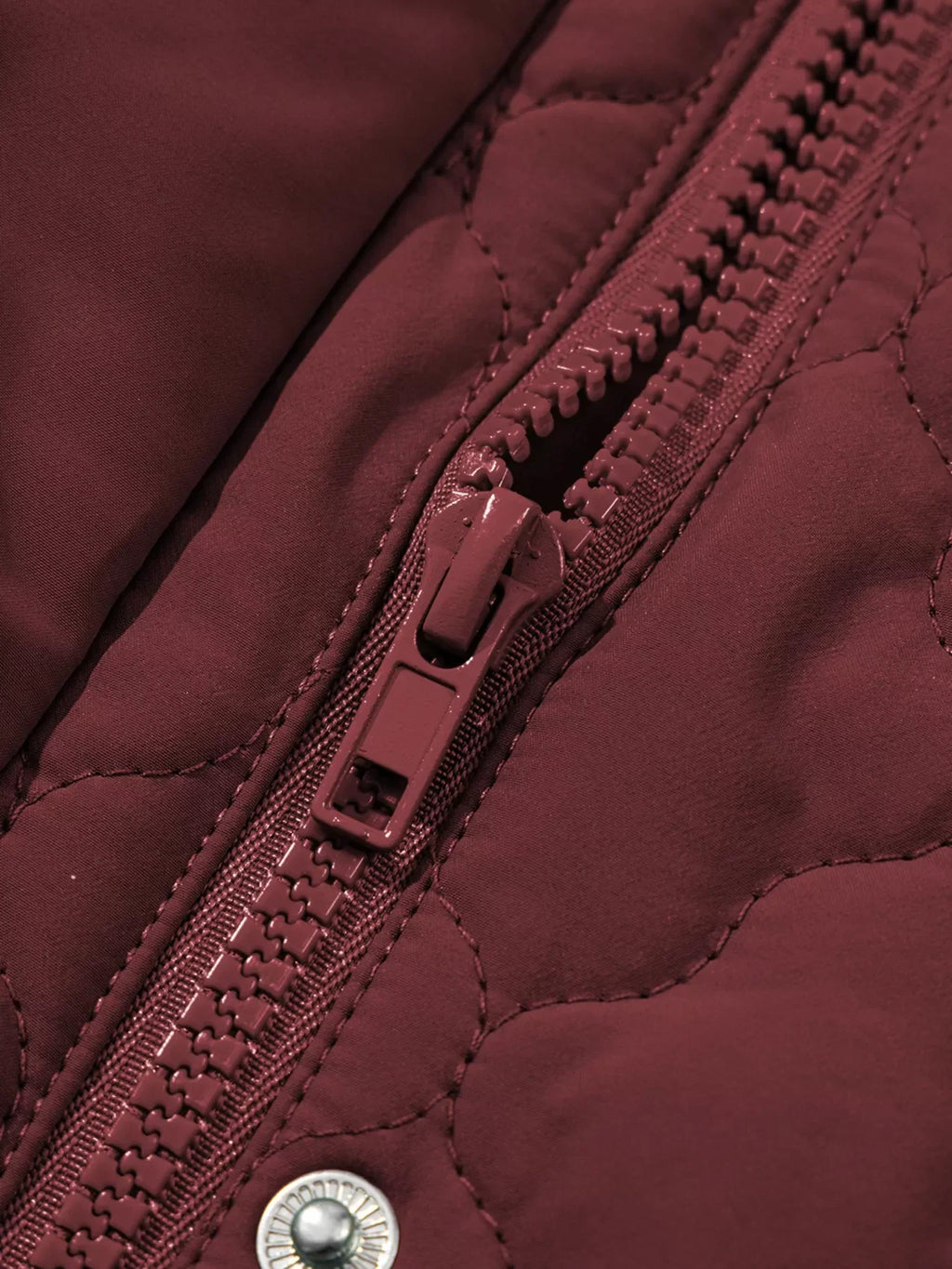 Burgundy Quilted Snap Down Zip Up Vest Coat _ Women__ Lightweight Warm Outerwear for Fall & Winter