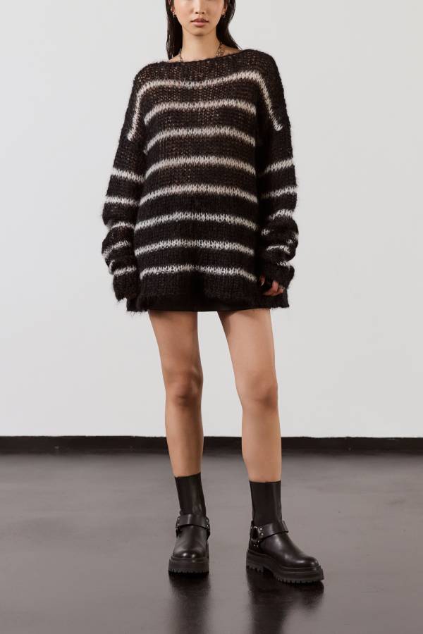 | Loose knit sweater with fluffy stripes