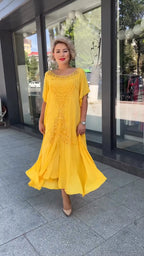 | Classic summer dress in comfortable fit