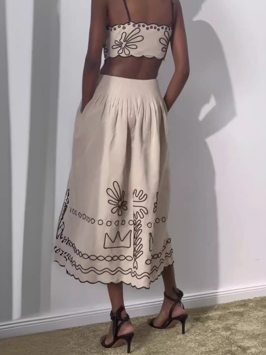 Black And White Color-blocked Maxi Dress With Flared Flared Neckline