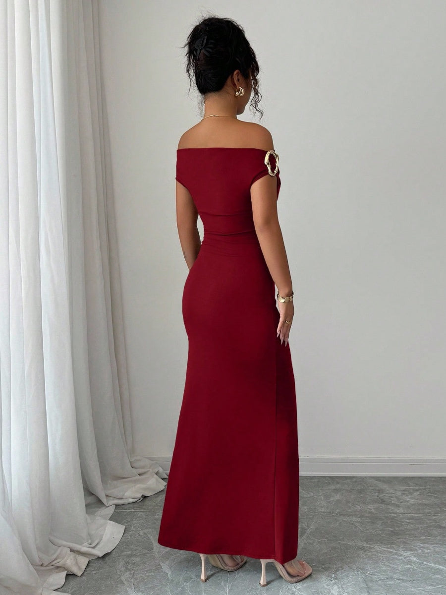 Off-shoulder Off Shoulder Pleated Metal Buckle Maxi Dresses