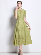 Retro Heavy-duty Hollowed-out Embroidered Round Neck Waist-cinching Short-sleeved Dress