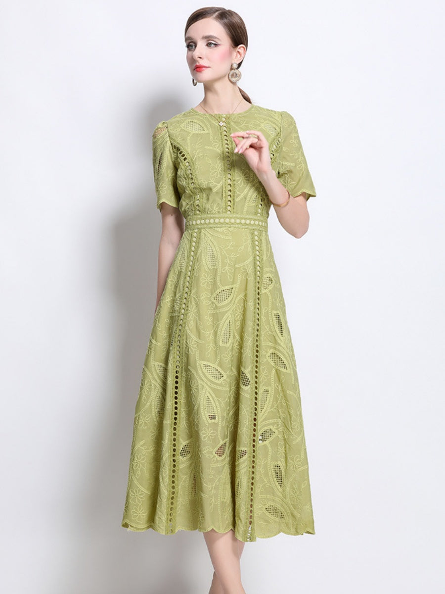 Retro Heavy-duty Hollowed-out Embroidered Round Neck Waist-cinching Short-sleeved Dress