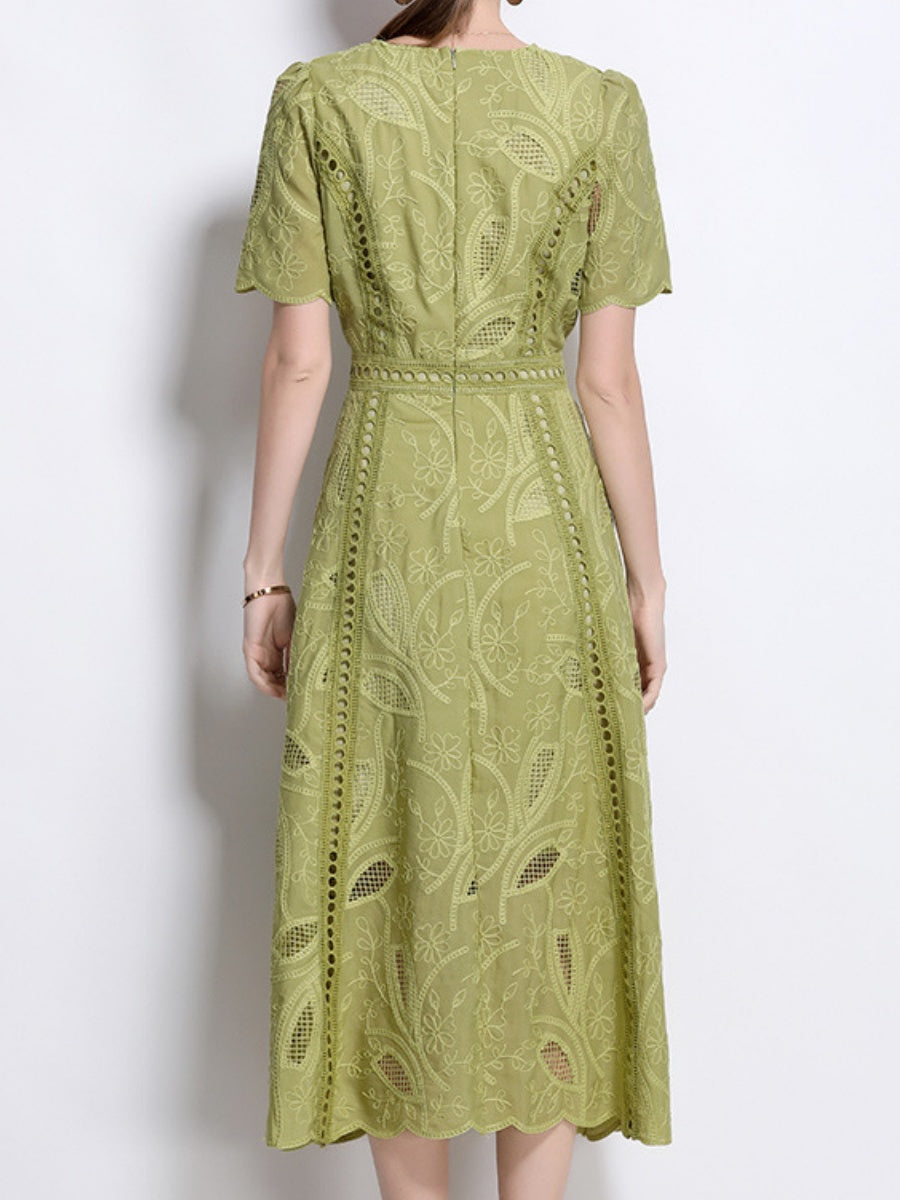 Retro Heavy-duty Hollowed-out Embroidered Round Neck Waist-cinching Short-sleeved Dress