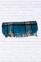 Chic Plaid Scarf _ Cozy, Trendy, and Timeless Style