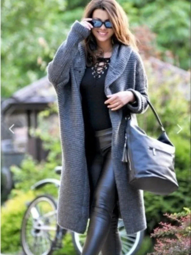 | Elegant knee-length coat