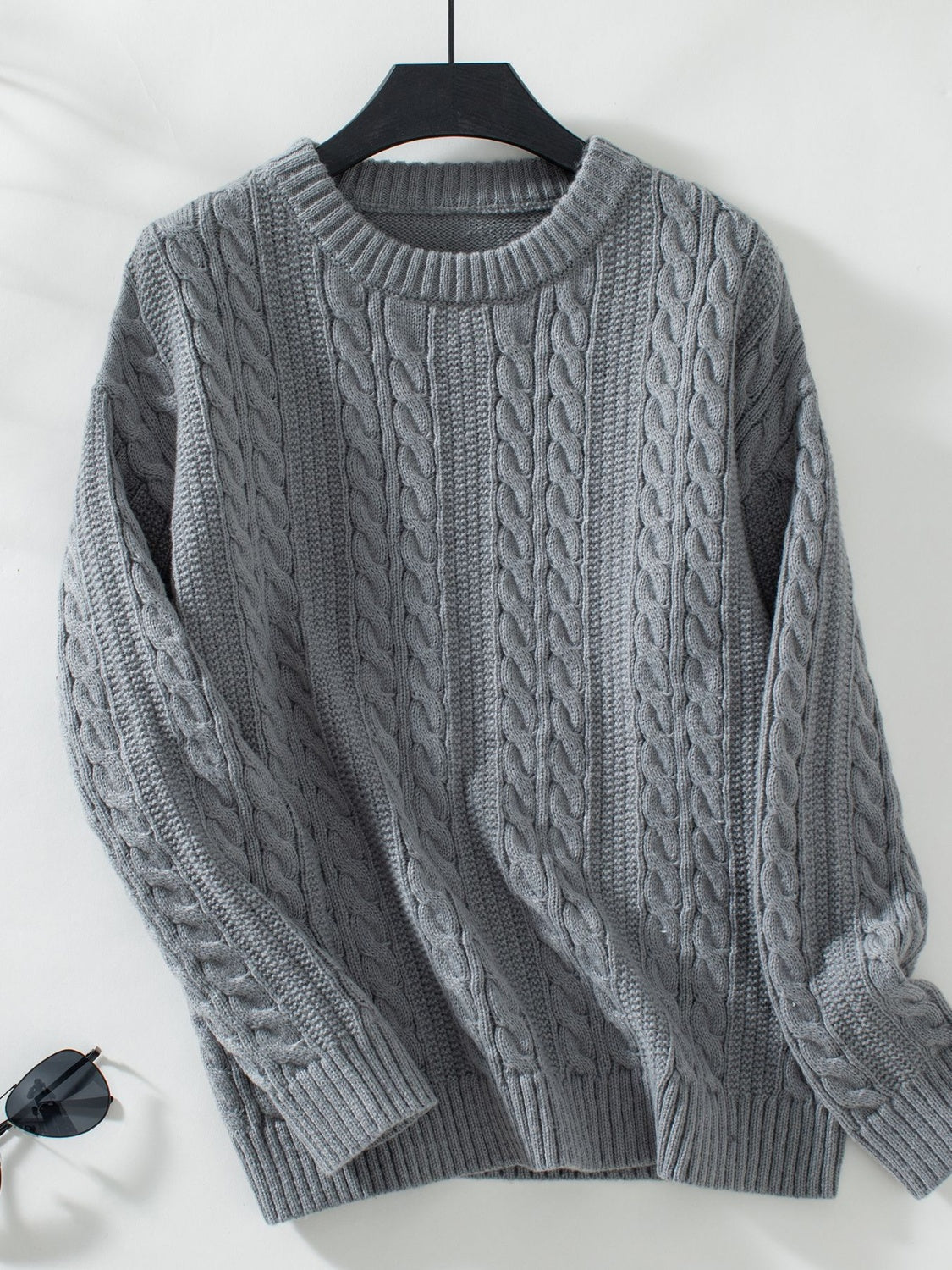 | Long-sleeved cable-knit sweater, crew neck