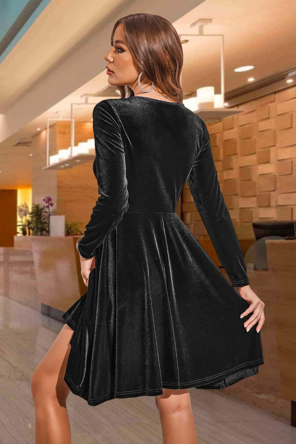 Yasmin Aesthetic Knee Length Dress with a Round Neckline and Long Sleeves Premium Wardrobe Essential