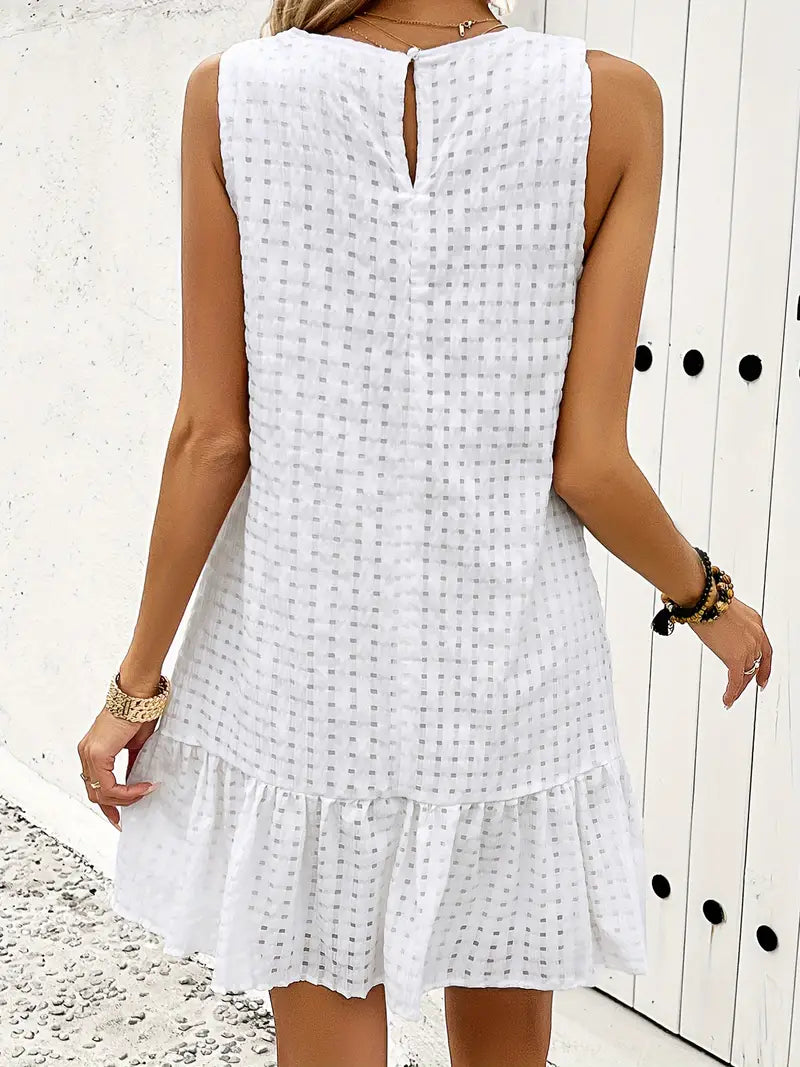 Zenda Aesthetic , Timeless Dress with a Round Neckline Designer Edit