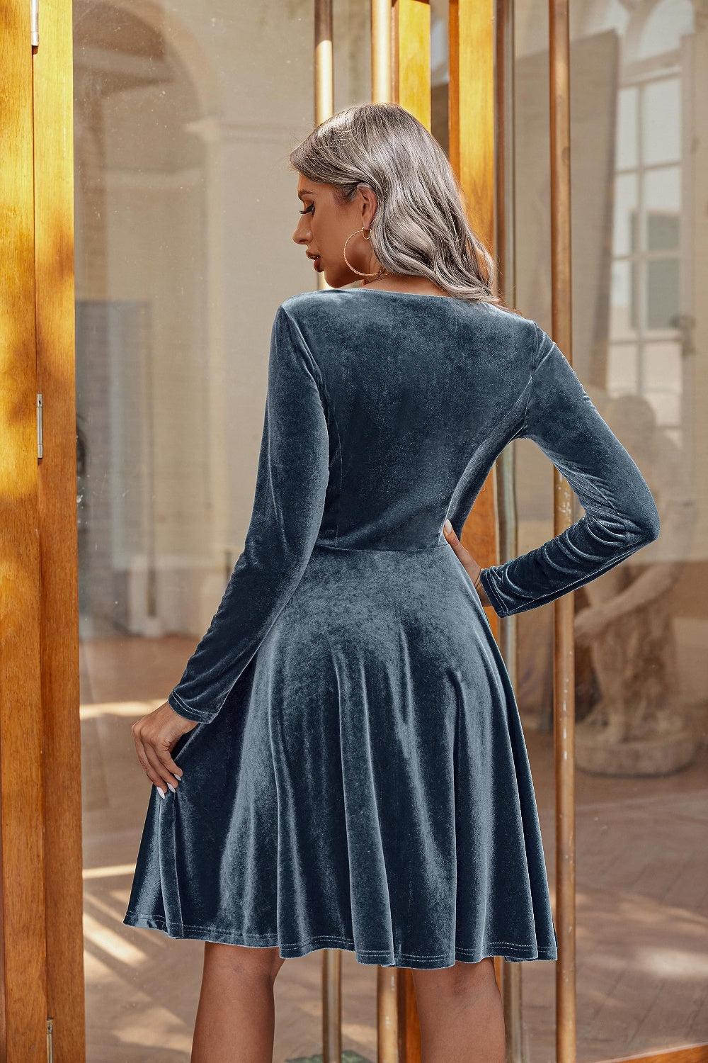 Yasmin Aesthetic Knee Length Dress with a Round Neckline and Long Sleeves Premium Wardrobe Essential