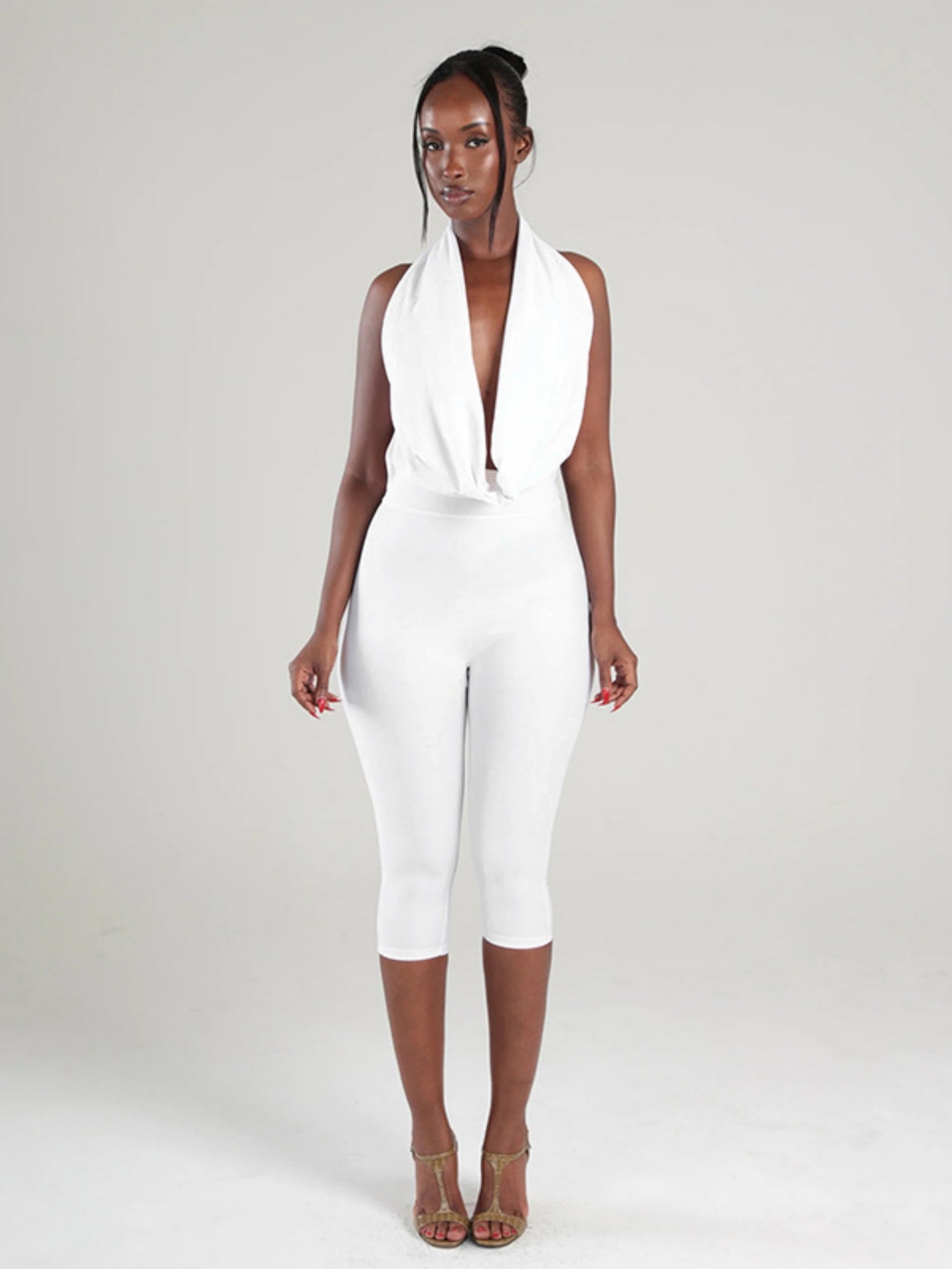A Halter Neckline And Bare Back Tight-fitting Ropes Jumpsuits