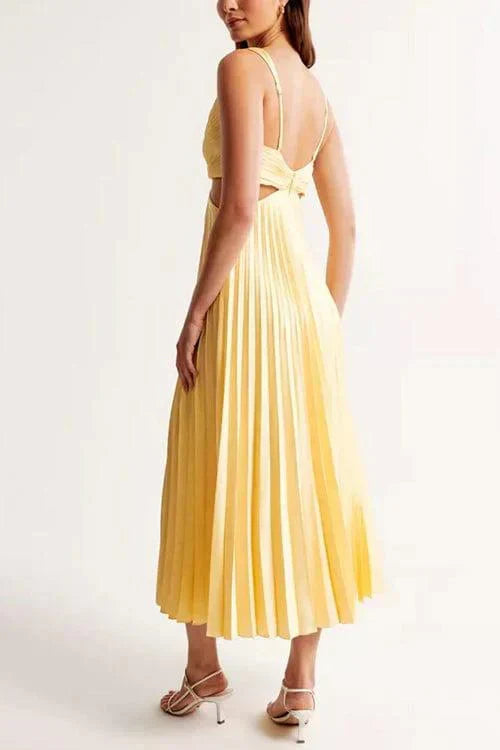 Nina Timeless Pleated Dress with a Neckline Chic Silhouette Collection
