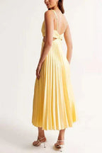 Nina Timeless Pleated Dress with a Neckline Chic Silhouette Collection